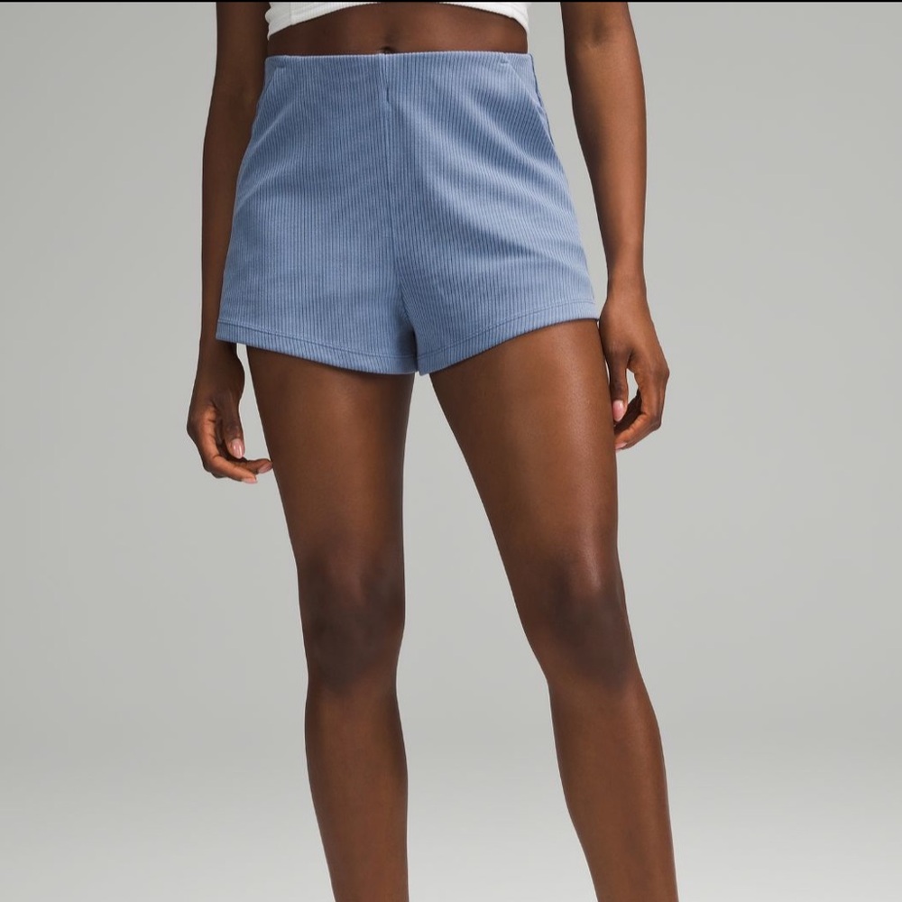 Lululemon Ribbed Softstream High Rise 2” Shorts Size 6 NWOT